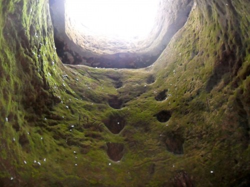 Старая шахта со ступеньками