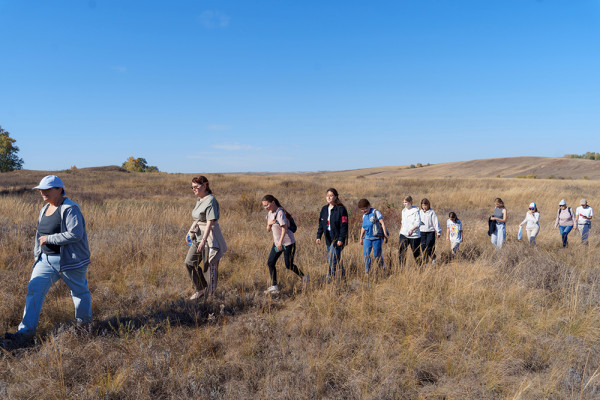 Геология на практике: ОГУ пригласил оренбуржцев на экскурсию по Каргалинским рудникам