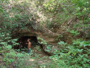 Обрушенная штольня с шахтой